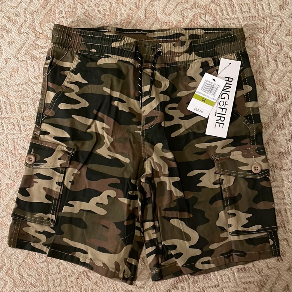 NWT Boys Camouflage shorts size 14, Ring of Fire